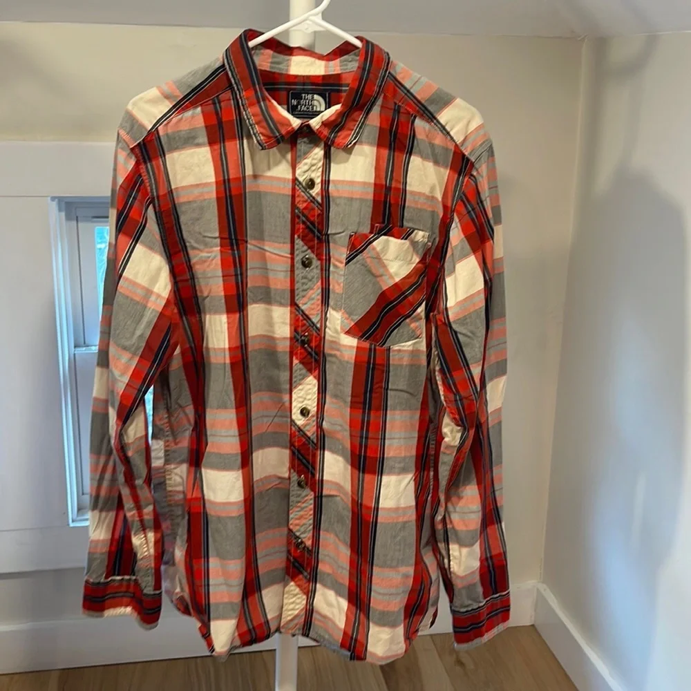 The north face mens plaid button down, Size Large
